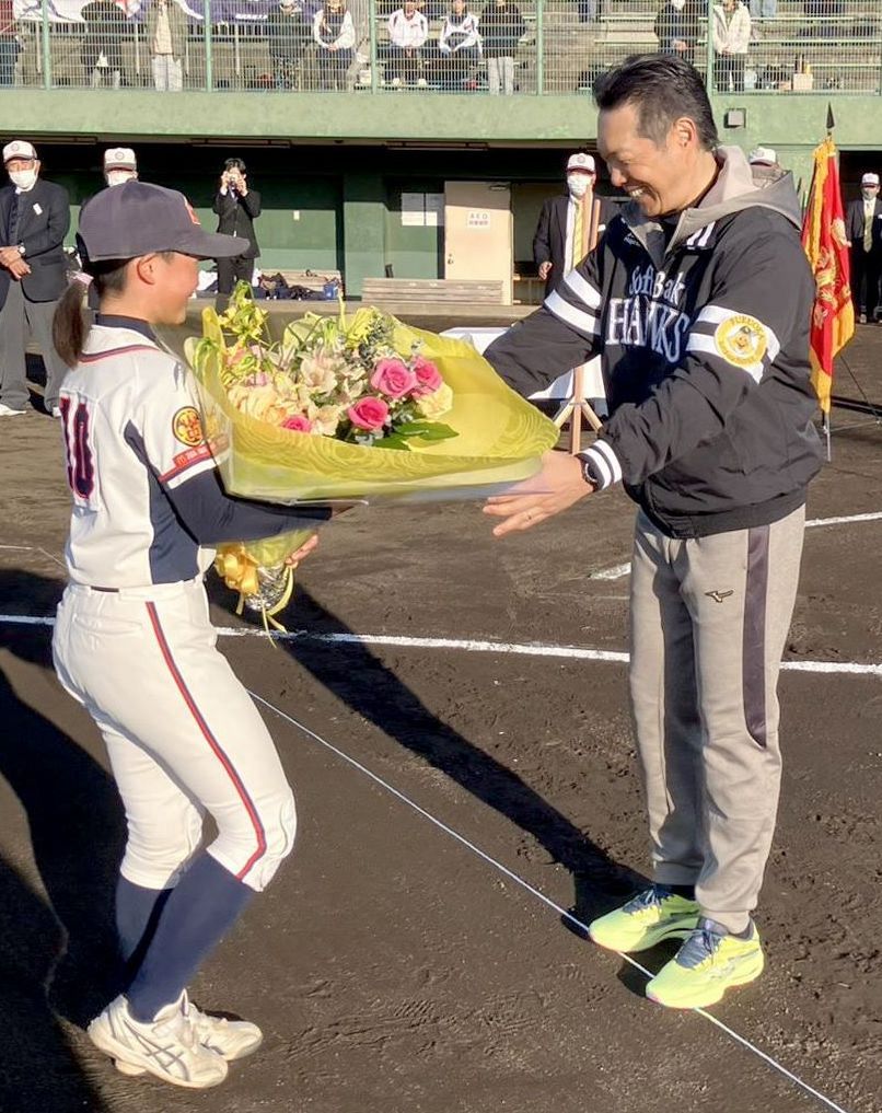 7年前のサインがつむいだ縁 ソフトバンク小久保監督、地元に凱旋