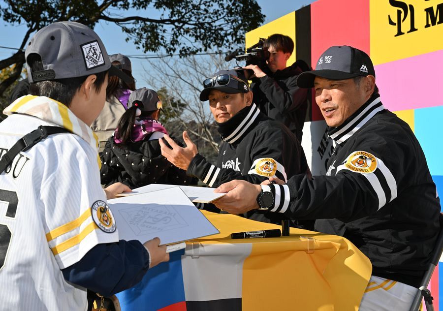 神イベントですね」 ソフトバンク、宮崎キャンプで小久保監督＆斉藤2軍