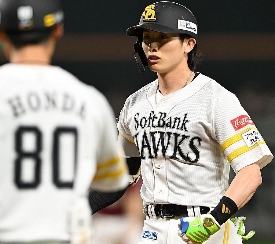 全部フルでは難しい」 ソフトバンク小久保監督、左膝に不安の周東佑京