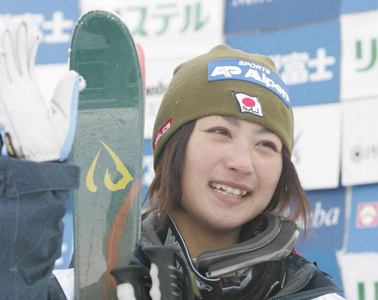 モーグル上村愛子さん、銀＆銅獲得の堀島行真と〝2ショット〟「46歳と