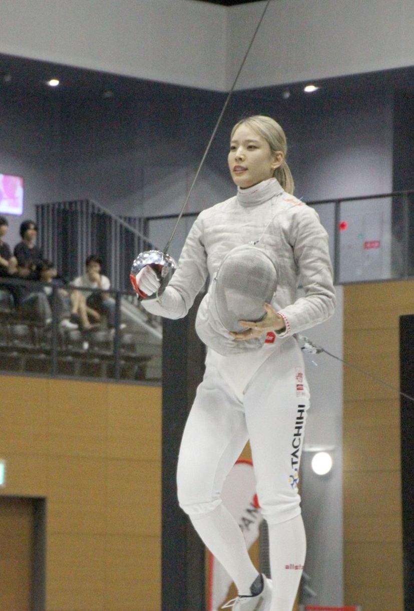 エポック ワン 【江村 美咲】同種目日本初の銅メダル フェンシング 24.8.3 江村美咲が日本勢初のフェンシング世界選手権2連覇！ BBMカード