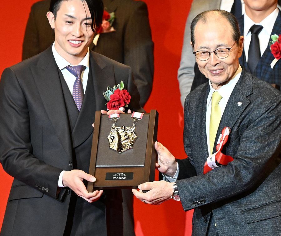 王貞治会長がサプライズでプレゼンター役「自分もだいぶん昔だけど