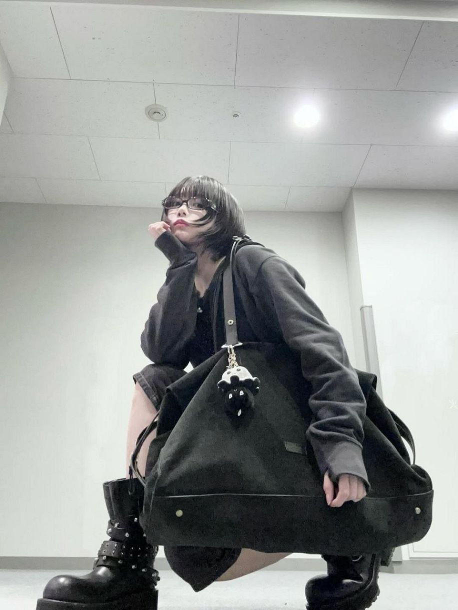 あのちゃん着用　NOCONTENT No content backpack 不審な動きと独特の存在感が注目を集めているあのちゃん（インス