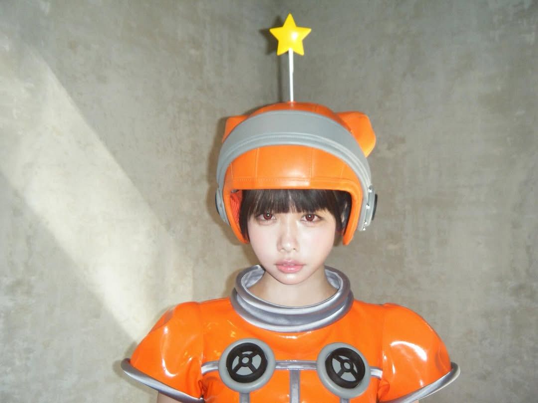 ぎゃーーーかわいい」あのちゃん〝ロボット・ミニワンピ〟姿に反響「超