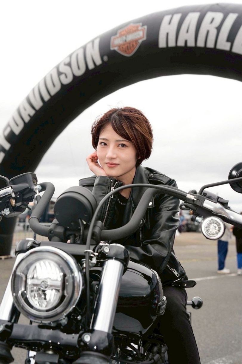 俳優との結婚から4年…元乃木坂・若月佑美〝31歳の超ミニ丈〟ショットに