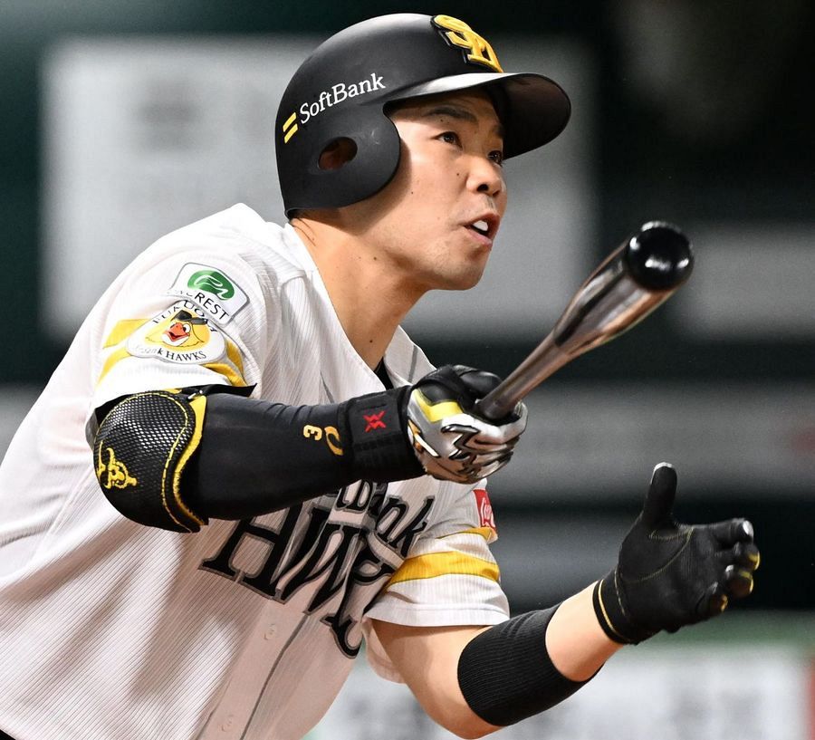 5回2死二塁、右翼線へ同点適時打を放つ近藤（撮影・星野楽