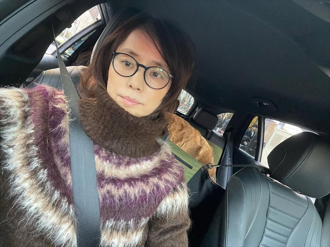 石田ゆりこ着用・MAISON CARREE カシミヤ ニット帽 サイズ0 グレー まだまだ若い」石田ゆり子〝56歳のヤンキー座り〟姿に「きゃわ」「少年