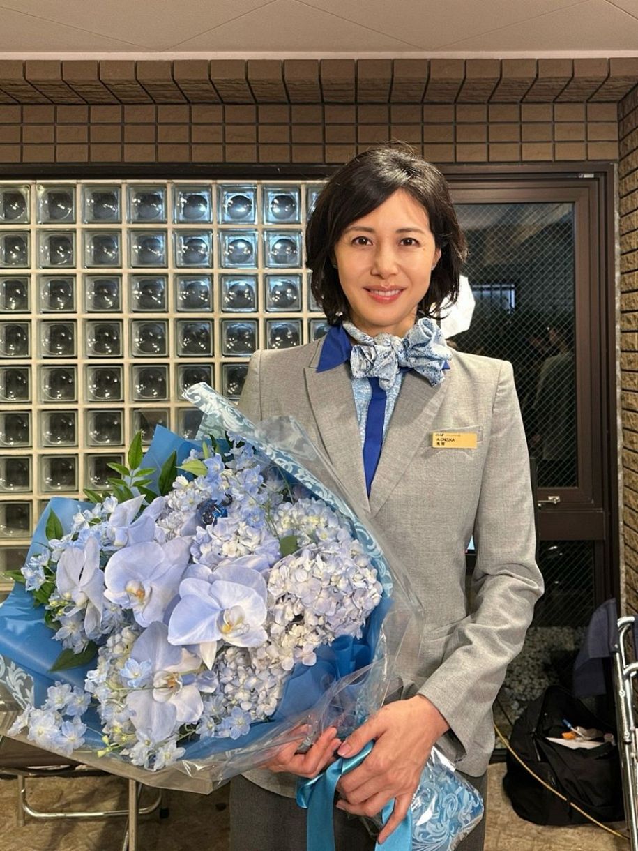 松嶋菜々子のCA姿、ニ度見してしまった。。。」〝ぴっちり衣装〟に衝撃
