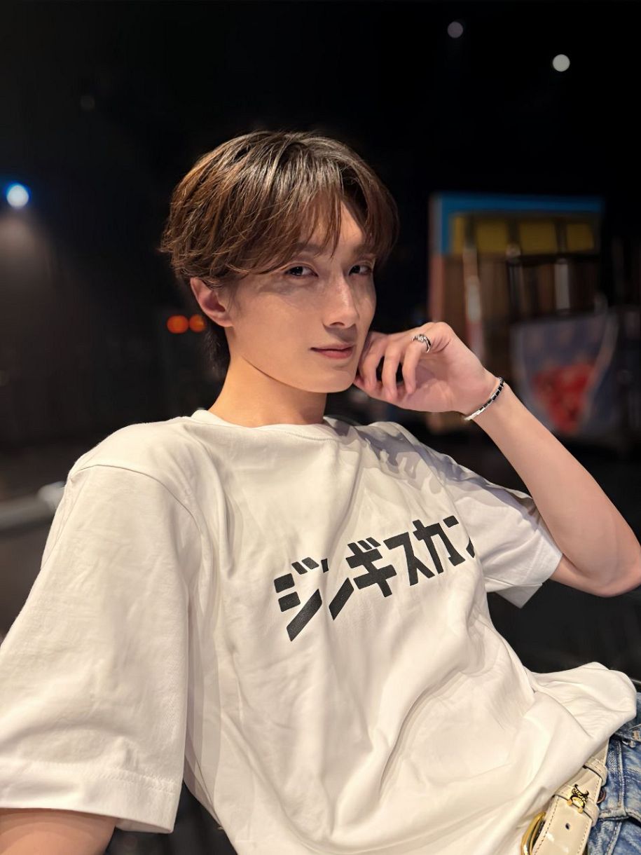 うざいサムネが撮れました」M!LK・山中柔太朗〝寝そべりショット〟が大