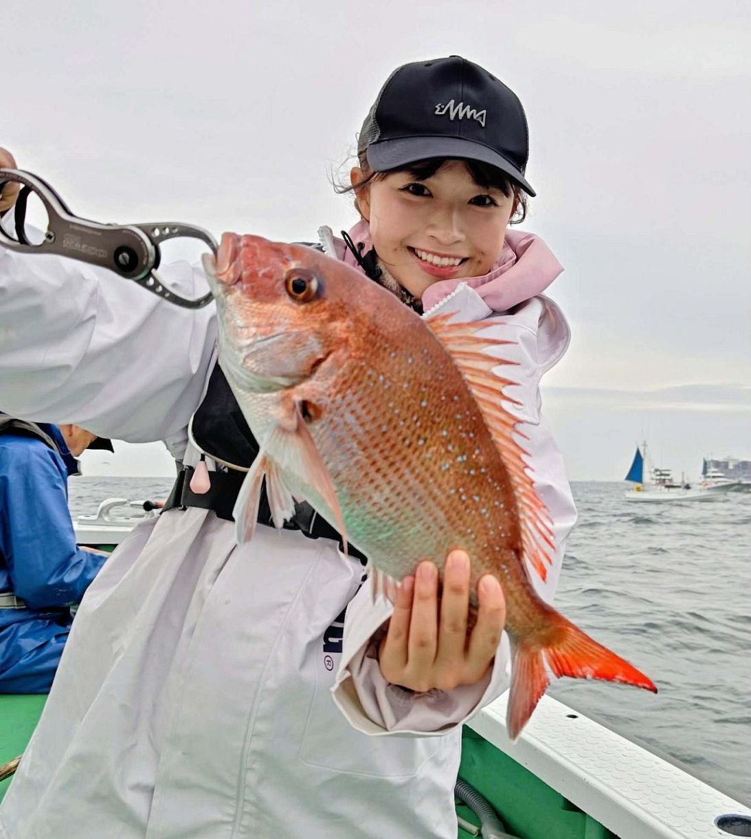 標本やん」釣りガール・百川晴香の〝食べ終わった魚〟が凄いと話題