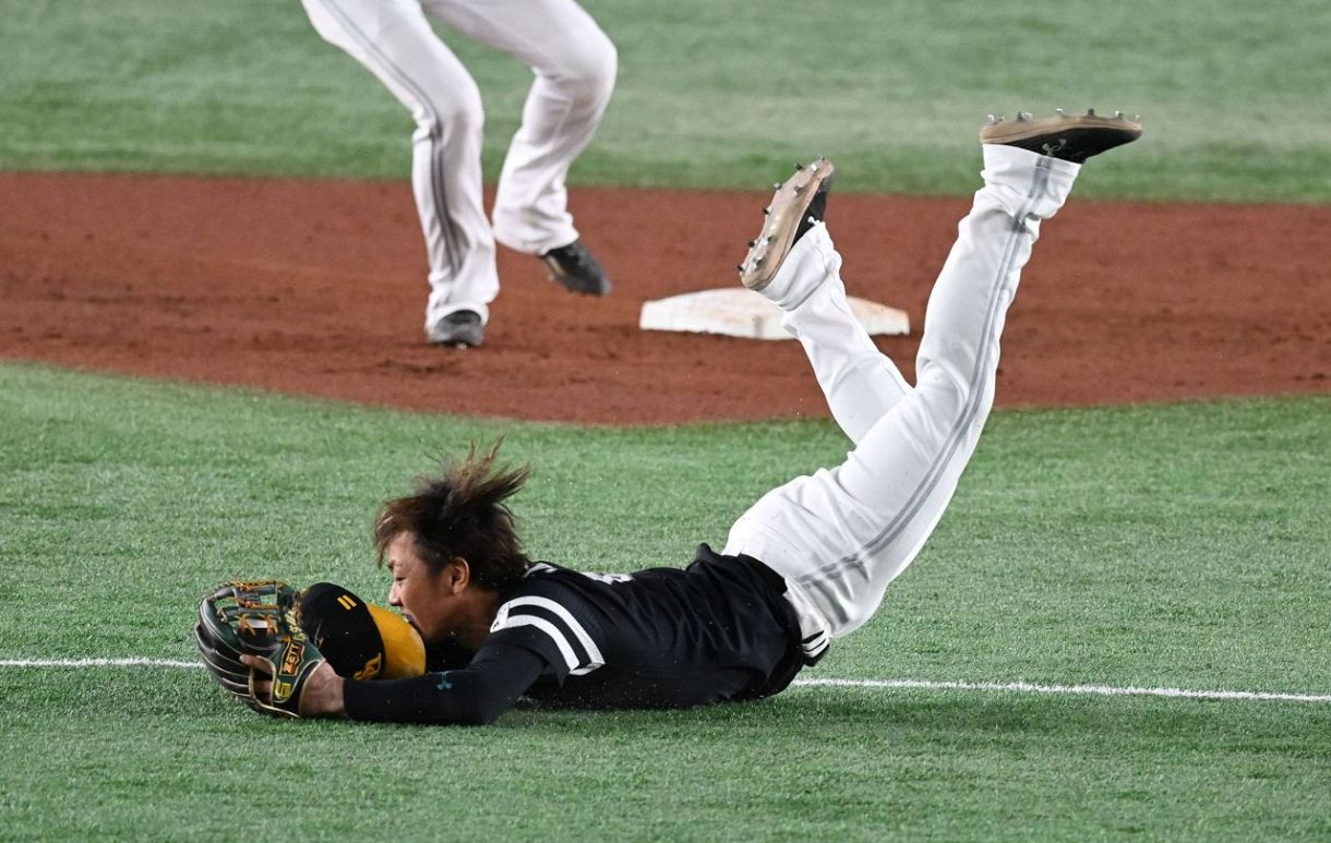 緊急出場でいきなりスーパープレー ソフトバンク、今宮健太が超絶守備