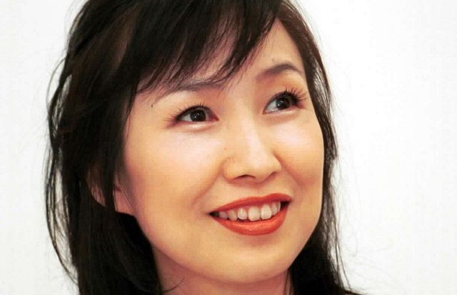 束で欲しい」56歳〝元祖バラドル〟の水着姿レトロアイテムが話題「素敵