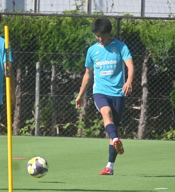 J1福岡が「影のMVP」前嶋洋太と契約更新 セルフバースデーソング