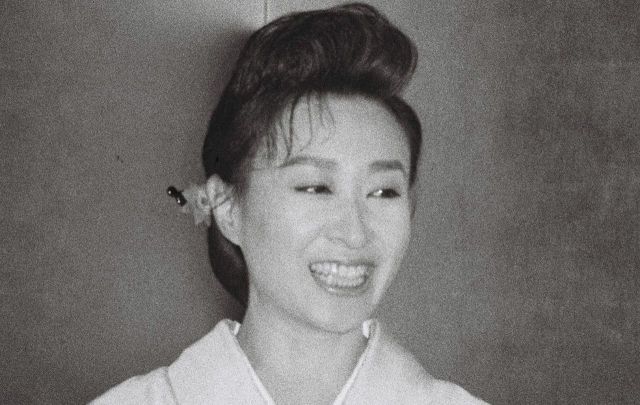 54歳でこれは凄い」藤原紀香〝超ミニスカ〟姿に騒然「すごい貫禄