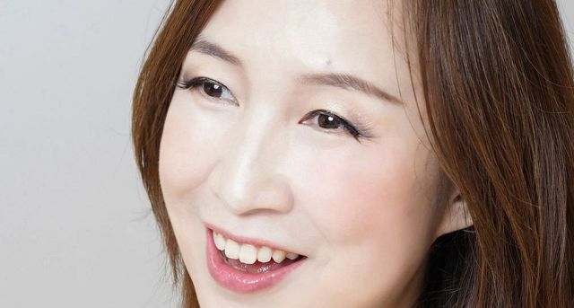 束で欲しい」56歳〝元祖バラドル〟の水着姿レトロアイテムが話題「素敵