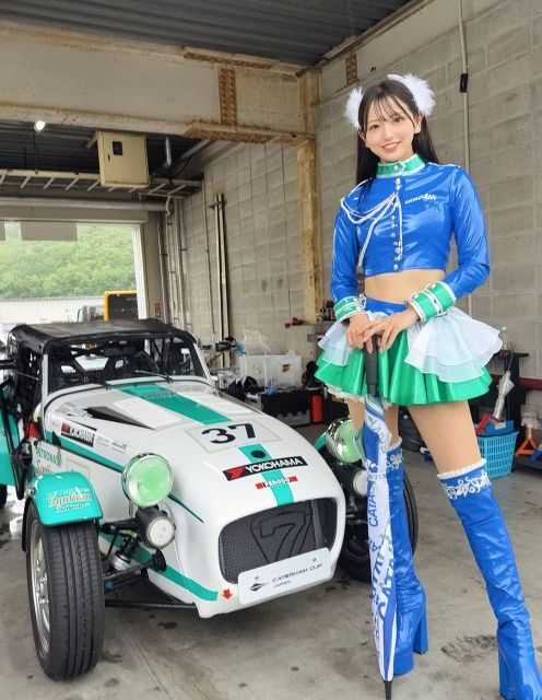 井上尚弥〝ラウンドガール〟で脚光、超ミニスカ＆美脚の人気
