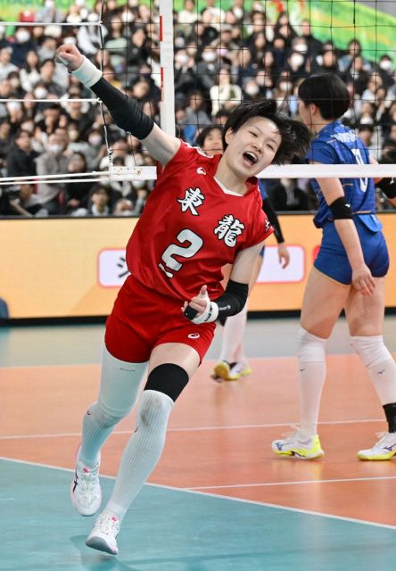 女子バレー左のエース長岡復活 昨年3月左膝大けが 中田監督「平然と