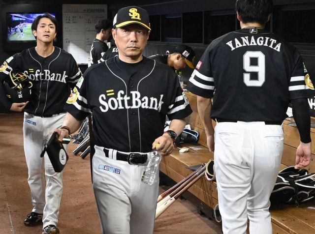不調の柳町達とDeNAにトレード移籍の尾形崇斗を出場選手登録抹消