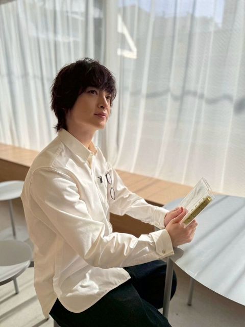 キスマイ藤ヶ谷太輔〝デニムに鳩サブレー〟私服コーデに「サブレが