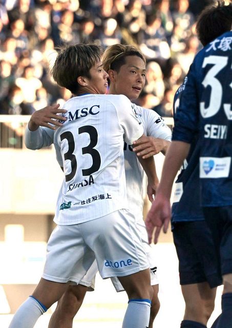 値千金の昇格弾も…流した涙は「悔しさですね」V・ファーレン長崎を再びJ1へ導いた30歳MFが喜べなかった理由