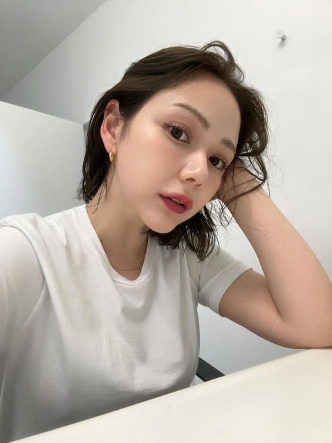 村重杏奈、写真投稿して「正解コメントは『しげちゃん顔ちっっさ
