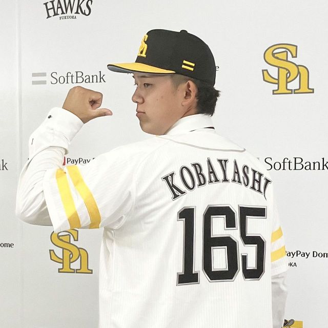 元広島東洋カープ 前田健太 2015沢村賞記念 ミニチュアグラブ 前田健太が「18」継承の広島右腕に沢村賞期待、自主トレ3ショットなど
