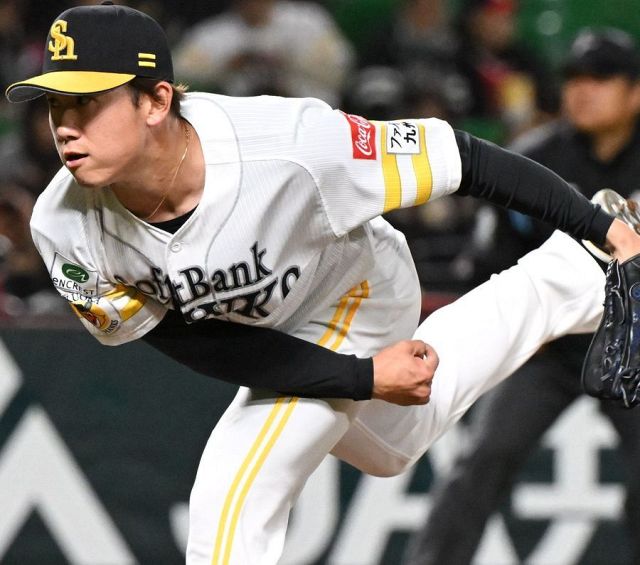 ソフトバンクOBの松中信彦氏と新垣渚氏が始球式で対戦 その結果は