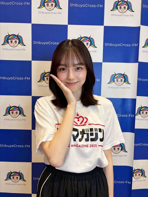 フジの次世代エース」元櫻坂46の原田葵アナ、後輩との〝微笑み2