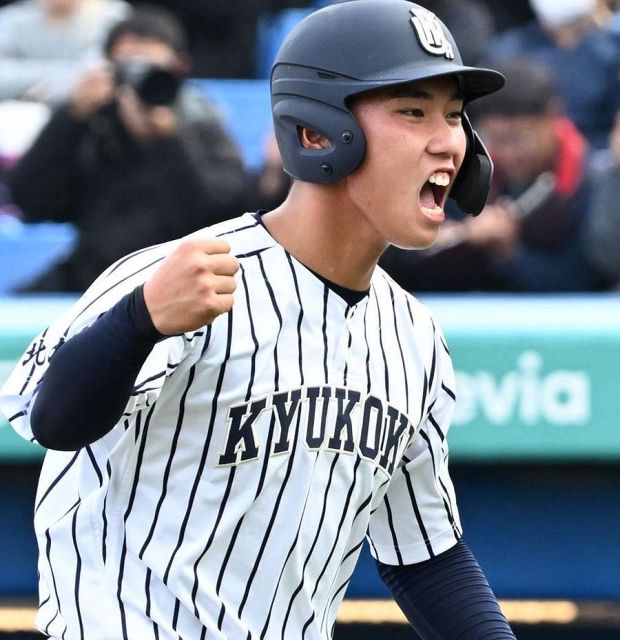 九州国際大付が初優勝 1年生左腕の岩見輝晟が9回2死まで1失点11奪三振