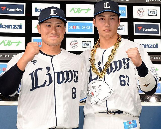 高橋光成 渡辺久信 ライオンズ70周年タペストリー （非売品）　2枚セット 西武・高橋光成はシーズン未勝利の6連敗 チームとともに苦戦する