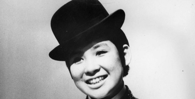 亀仙人みたいだ」落合博満さんが2004年開幕投手のモデル娘と2ショット