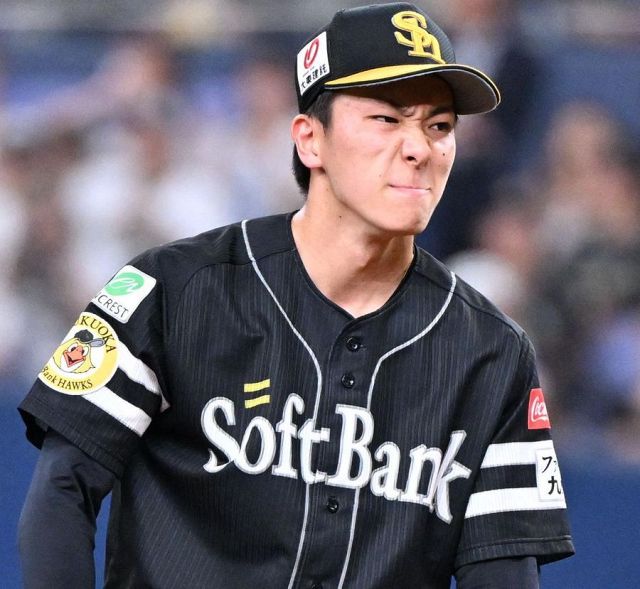 懐かしの近鉄ユニ姿披露！ ソフトバンク村上隆行コーチが古田敦也さん