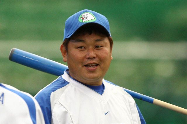 楽天・浅村栄斗が豪快スイング披露もファンは足元に注目「ト、ト