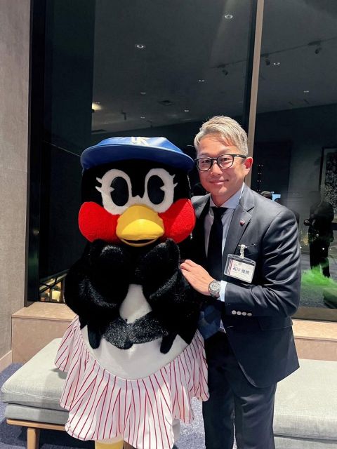 動画】ヤクルト青木宣親の〝つば九郎愛〟炸裂！ お面着用にファン