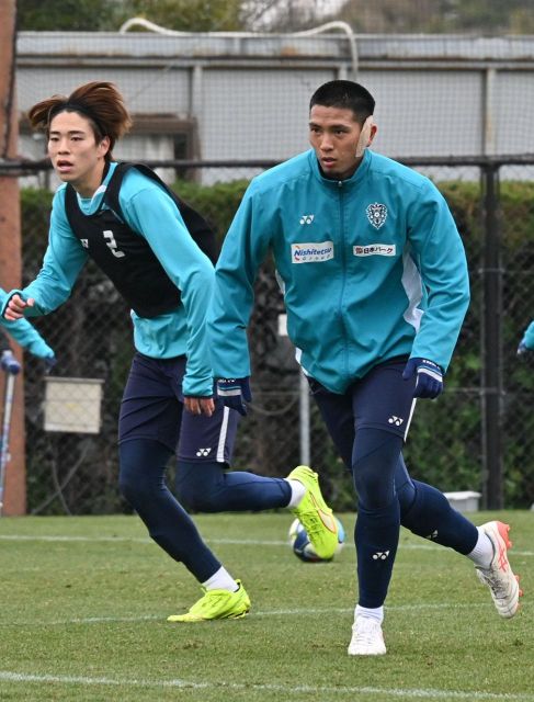 来年30周年のアビスパ福岡が新ユニホーム発表 博多織風の模様に忍ばせ