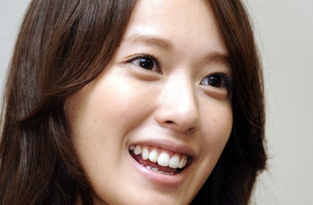 戸田恵梨香〝豹変ビジュアル〟に反響「レトロな映画みたい」「ヤバい