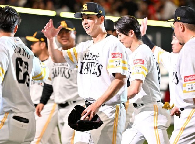 ええやんええやん」甲斐が新型キャッチャーマスクで練習：「おっ！」で