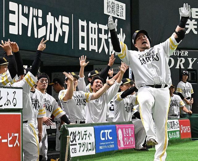 ホークス 近藤健介、甲斐拓也、牧原大成、周東佑京 アクリルスタンド ソフトバンク甲斐拓也、牧原大成、周東佑京が凱旋セレモニー 2軍