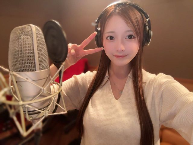 「刺激強すぎ」〝5年ぶりグラビア〟26歳声優、波打ち際のビキニ姿に「まじガチ可愛過ぎる」の声