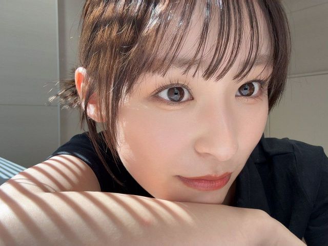 こんなの見たことない」相川七瀬がアクティブすぎる〝ホルター水着姿