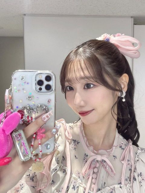 33歳元アイドルのセーラー服姿に絶賛の声「レア感あって良き」「似合い