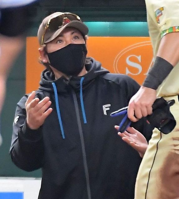 新庄剛志監督「15番輝いてたわ～。オーラもすごかった‼」背番号変更後