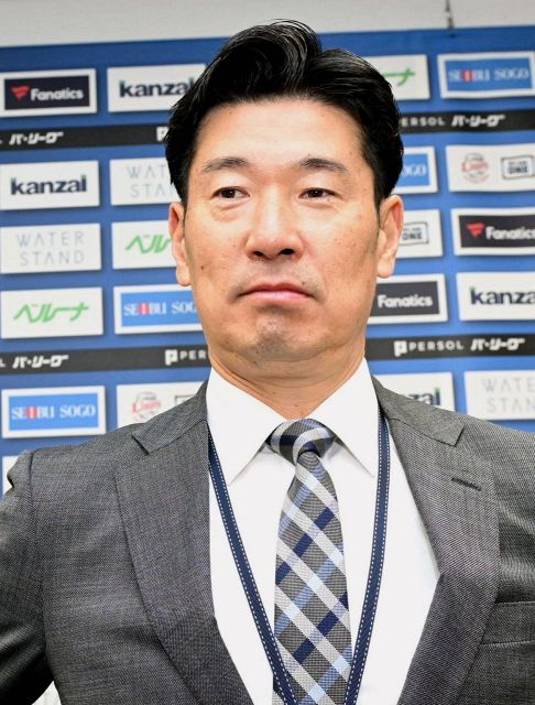 動画】「外崎のバット投げ好き」西武・外崎修汰が中堅フェン直の三塁打