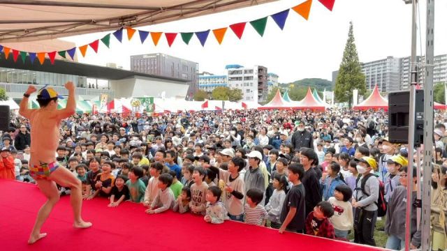 「混ぜるな危険」子供に大人気の2人が〝奇跡のコラボ〟止まらない〝ギャグの応酬〟が話題「お二人でコラボショーやって」