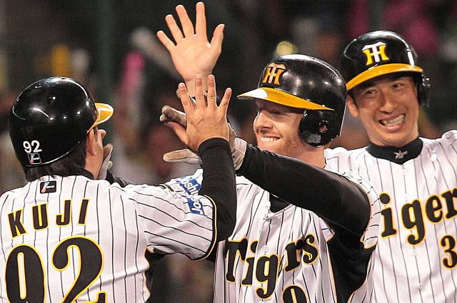 「ダンディさ増してる」〝阪神伝説の助っ人〟44歳の近影に反響続々「ほんま人格者。顔に出てる」「当時から老け顔だったから変わらんな」