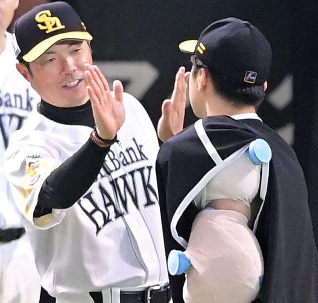 ホークス 近藤健介、甲斐拓也、牧原大成、周東佑京 アクリルスタンド ソフトバンク甲斐拓也、牧原大成、周東佑京が凱旋セレモニー 2軍
