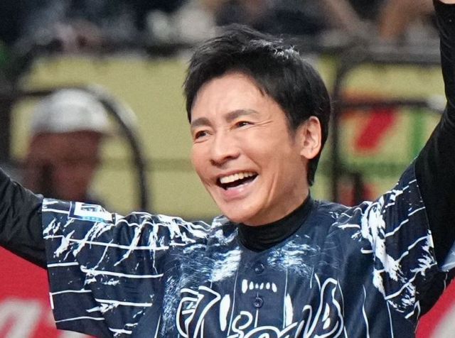 4月に実業家と結婚…元アイドル朝長美桜〝斬新〟穴あきショットに「危険