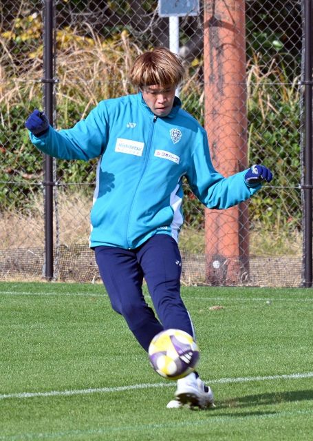 新潟の昇格に待った！アビスパ古賀誠史が鮮やか劇的ミドル、先制弾