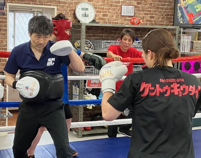 福岡市で23日、元世界王者・山中慎介さんのサイン会 プロボクシング