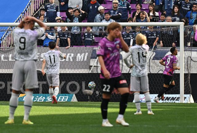 来年30周年のアビスパ福岡が新ユニホーム発表 博多織風の模様に忍ばせ